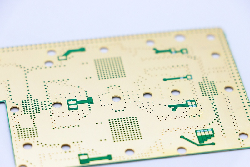 PCB回路のメリット・デメリットの判断方法について