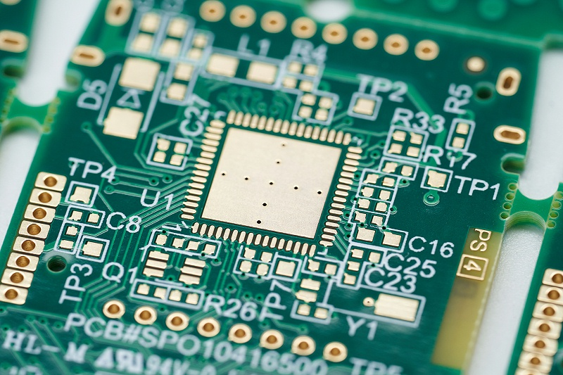 PCB メーカーは、回路基板の基板の長所と短所を特定する方法を理解できるようにします。